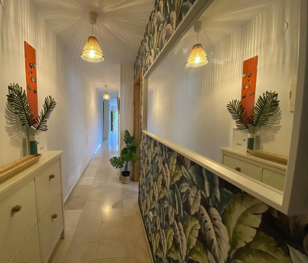 Homestay Lunaroom Center & Quiet Guesthouse Malaga