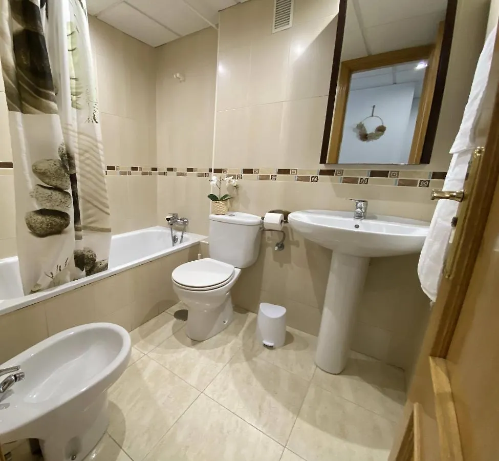 Homestay Lunaroom Center & Quiet Guesthouse Malaga