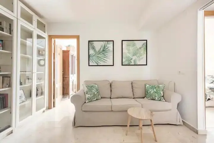 Homestay Lunaroom Center & Quiet Guesthouse Malaga