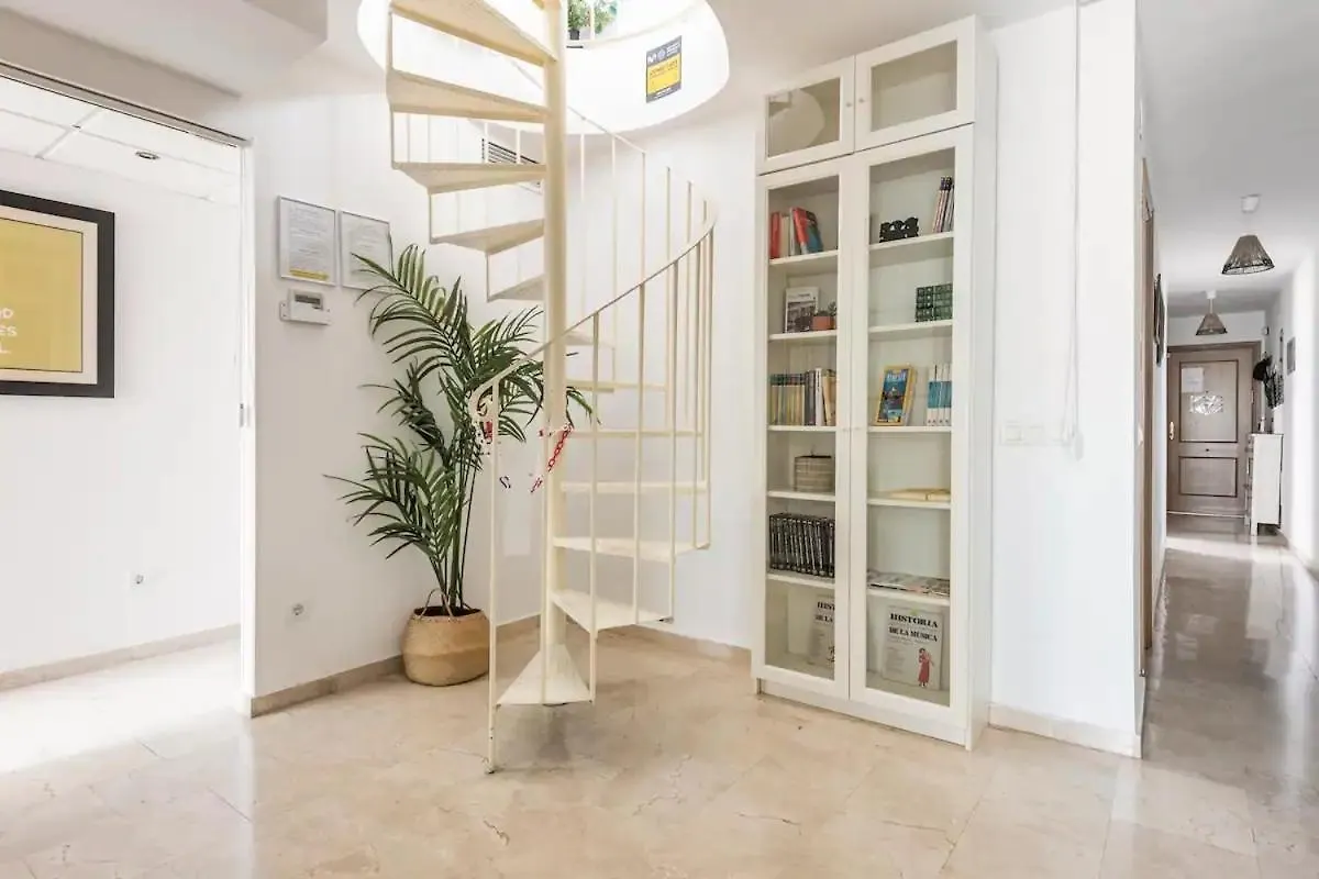 Homestay Lunaroom Center & Quiet Guesthouse Malaga