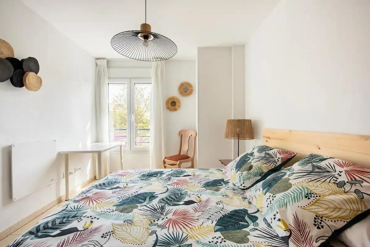 Lunaroom Center & Quiet Guesthouse Malaga Homestay
